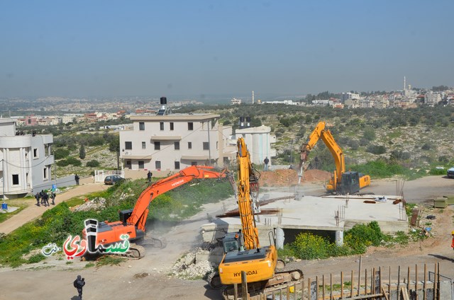 فيديو: قوات كبيرة ومُدججة بالدبابات والصواريخ تهدم اساسات بيت الشيخ غازي عيسى بحجة البناء في ارض المنهال ...